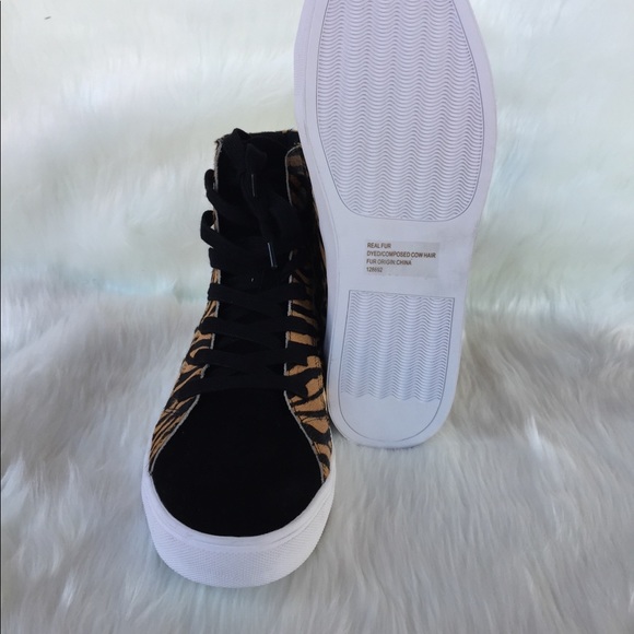 Men’s Steve Madden Leopard tennis shoes. Size 9 - Picture 4 of 5